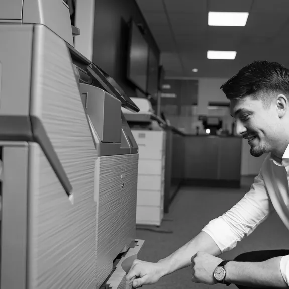 Employee using cloud print